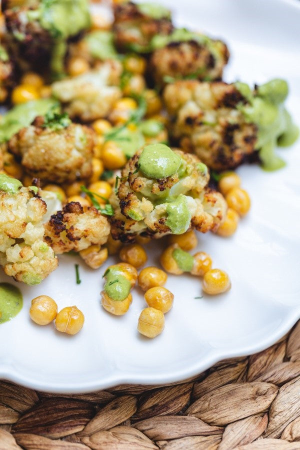 Garbanzos tostados con salsa verde con nueces