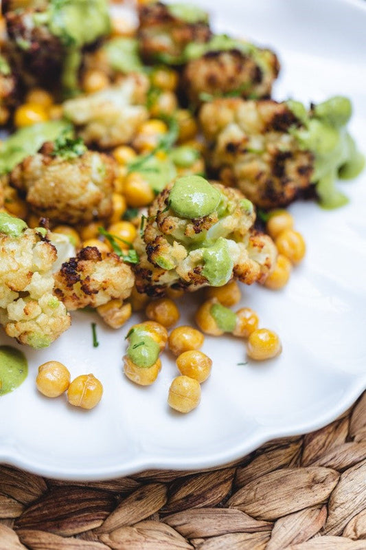Garbanzos tostados con salsa verde con nueces